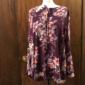 Cute floral flowy dress top.